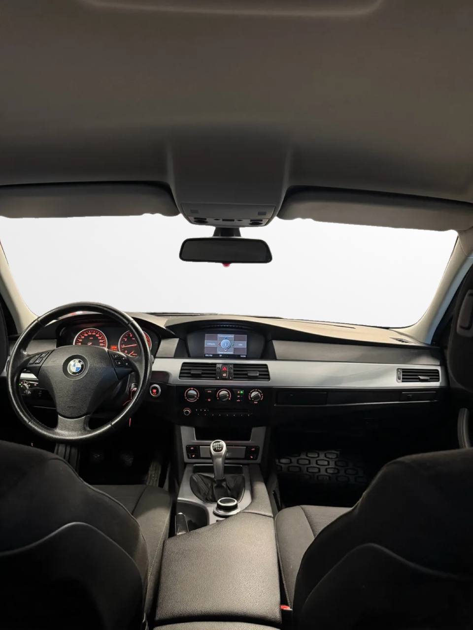 BMW 520 i Sedan Ny Servad M-värm
