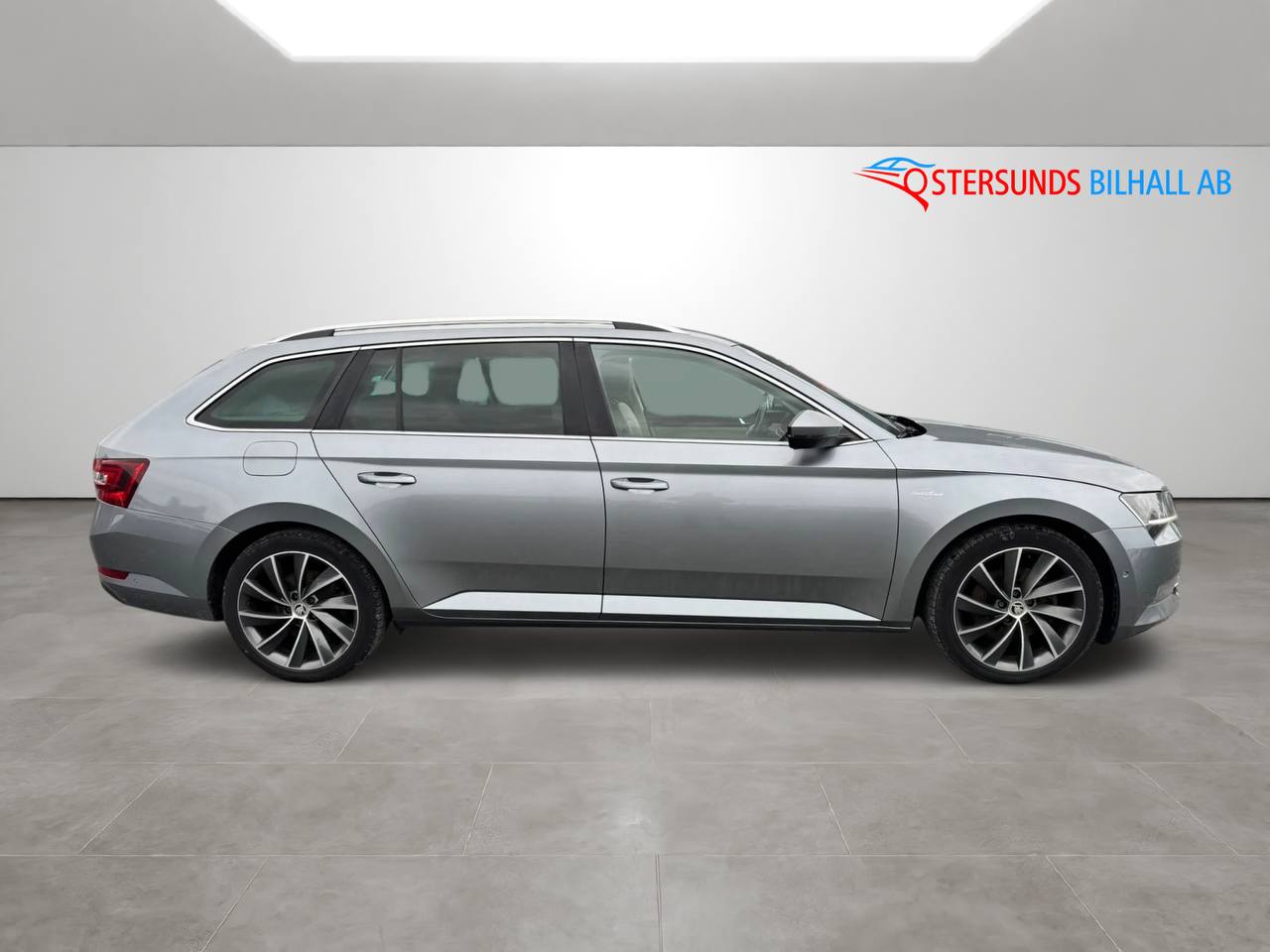 Skoda Superb Kombi 2.0 TDI 4x4 L&K D-värm Navi Drag