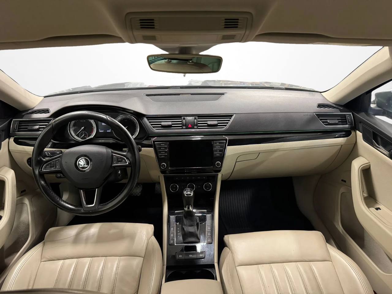 Skoda Superb Kombi 2.0 TDI 4x4 L&K D-värm Navi Drag