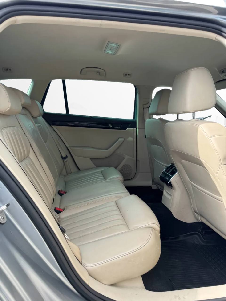 Skoda Superb Kombi 2.0 TDI 4x4 L&K D-värm Navi Drag