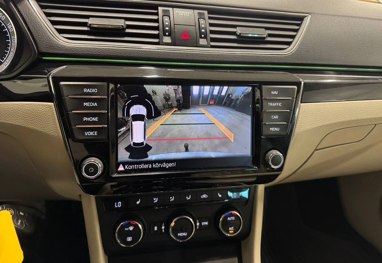 Skoda Superb Kombi 2.0 TDI 4x4 L&K D-värm Navi Drag