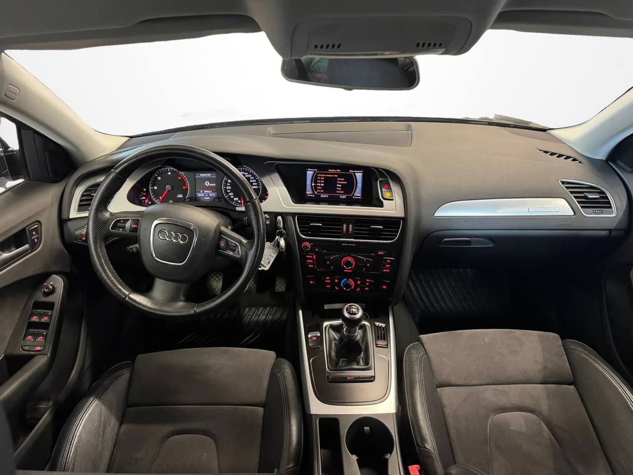 Audi A4 Avant 2.0 TDI DPF quattro Ny Servad