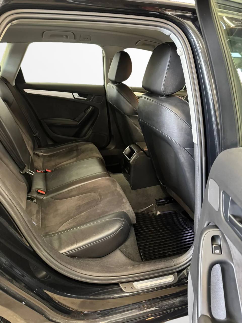 Audi A4 Avant 2.0 TDI DPF quattro Ny Servad