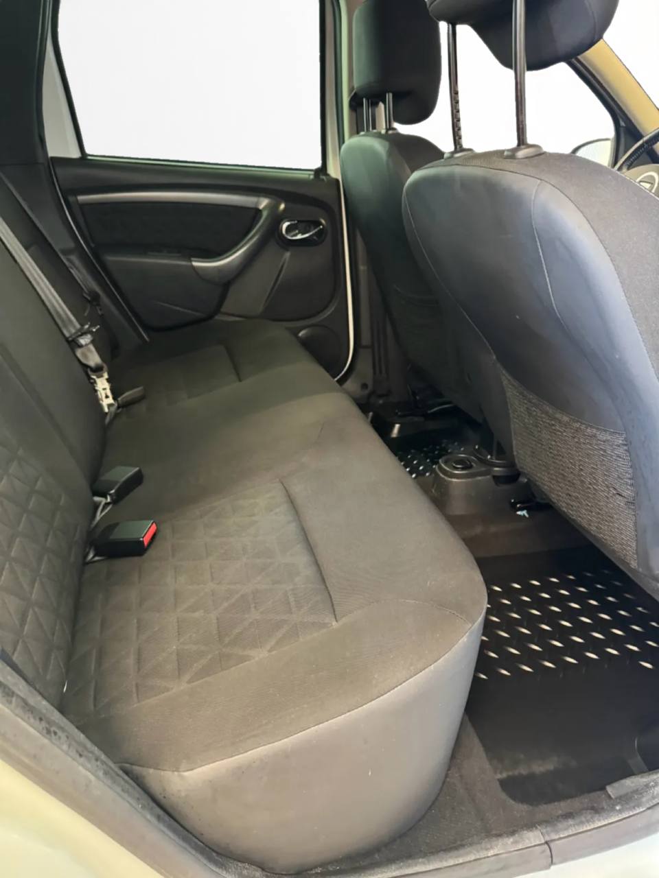 Dacia Duster 1.5 dCi 4x4 D-värm Drag Ny Servad