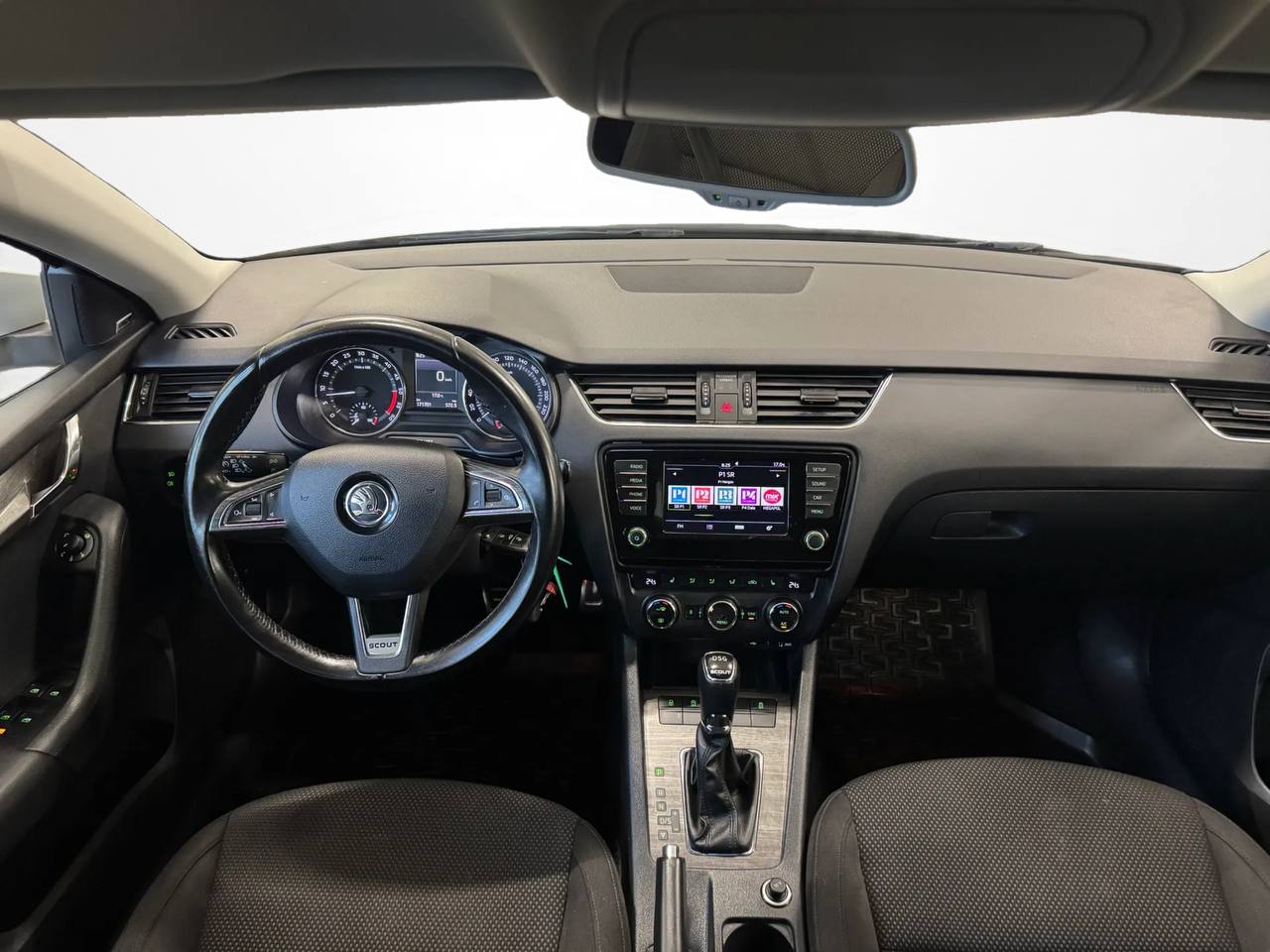 Skoda Octavia Scout 2.0 TDI 4x4 D-värm Drag 2 Brukare