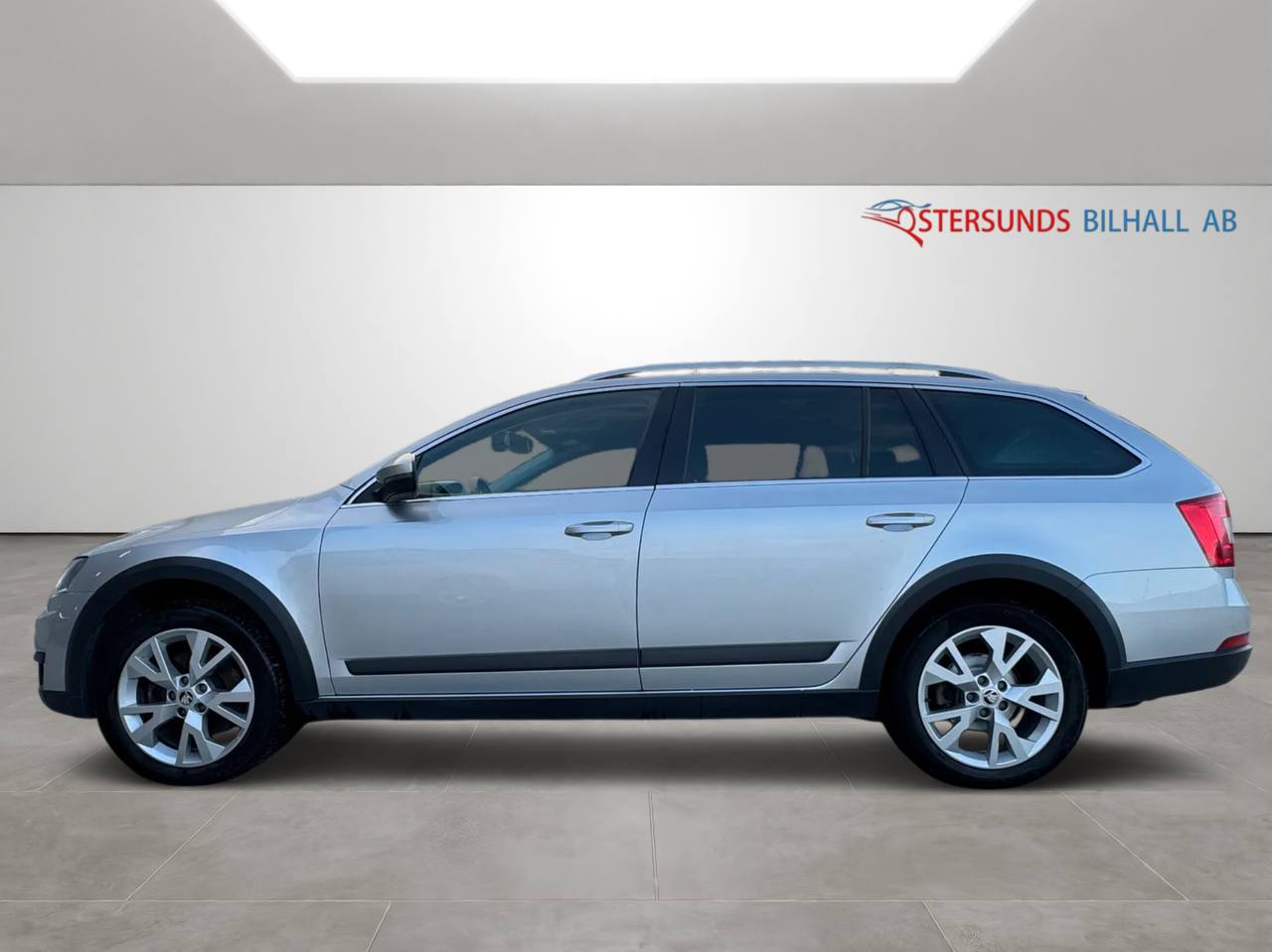 Skoda Octavia Scout 2.0 TDI 4x4 D-värm Drag 2 Brukare