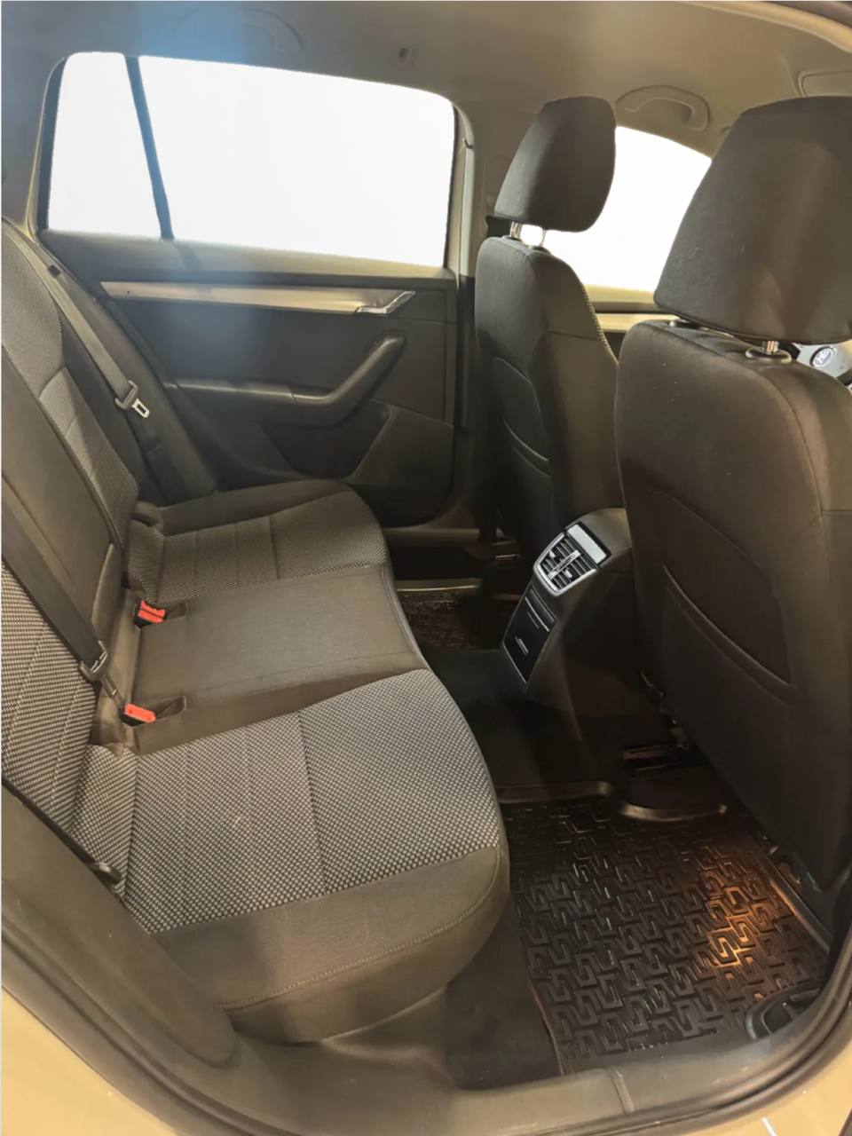 Skoda Octavia Kombi 1.6 TDI 4x4 D-Värm M-värm Ny Kamrem