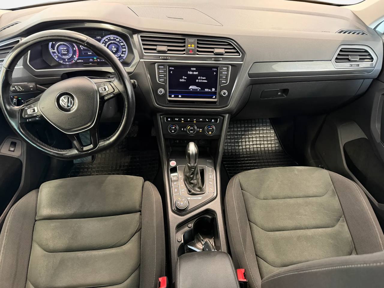 Volkswagen Tiguan 2.0 TDI 4M GT Cockpit Ny Kamrem Drag 2 Brukare D-värm