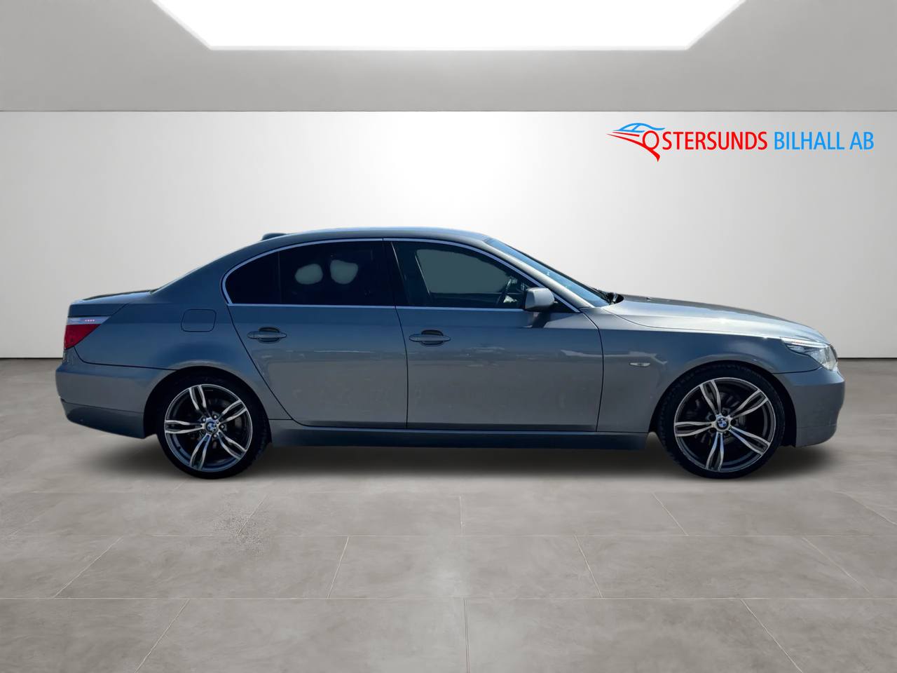 BMW 520 i Sedan Ny Servad M-värm