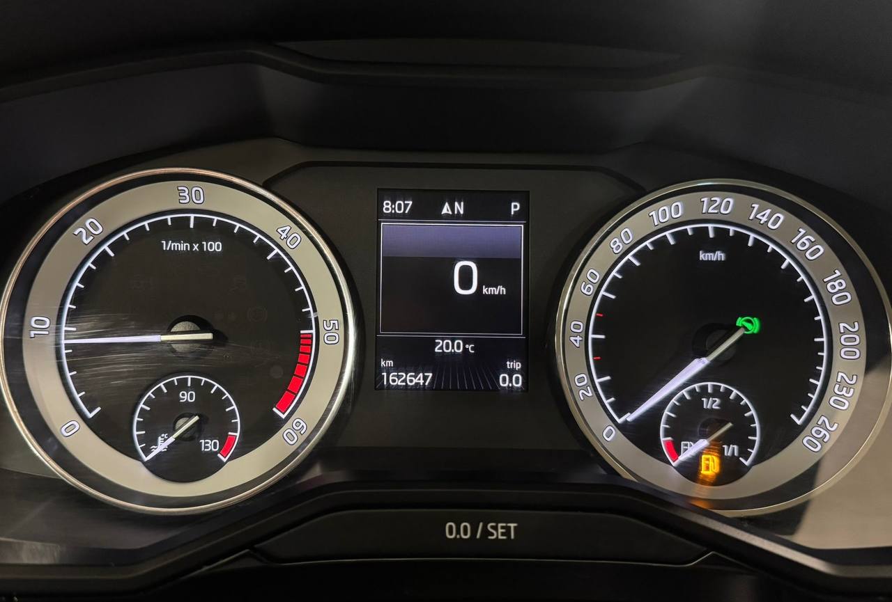 Skoda Superb Kombi 2.0 TDI 4x4 L&K D-värm Navi Drag