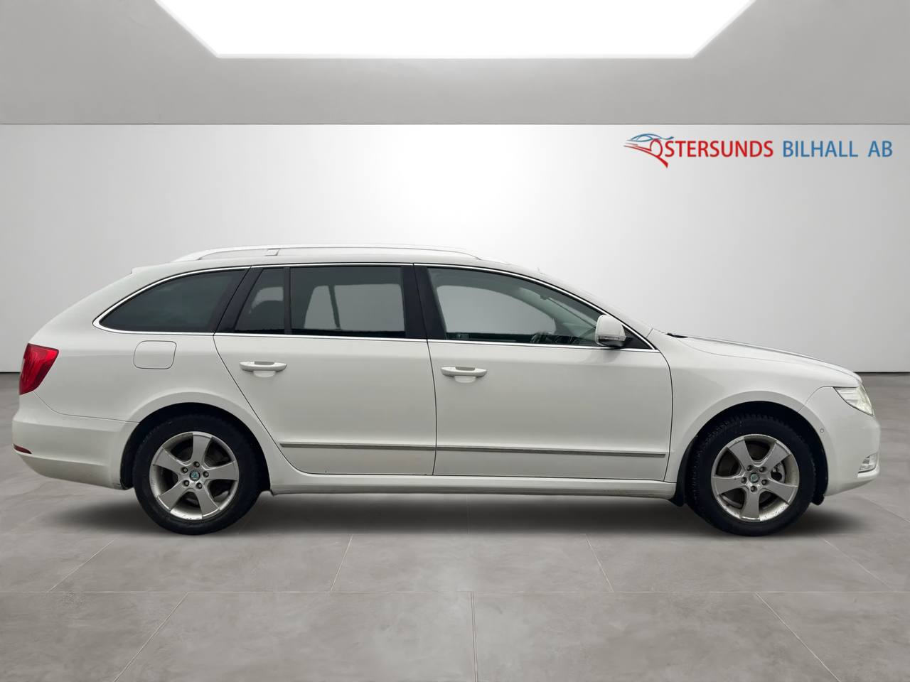 Skoda Superb Kombi 2.0 TDI 4x4 Elegance D-värm Navi Drag