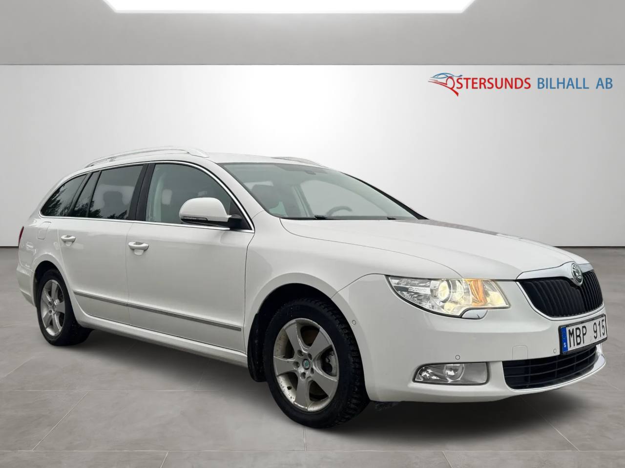 Skoda Superb Kombi 2.0 TDI 4x4 Elegance D-värm Navi Drag