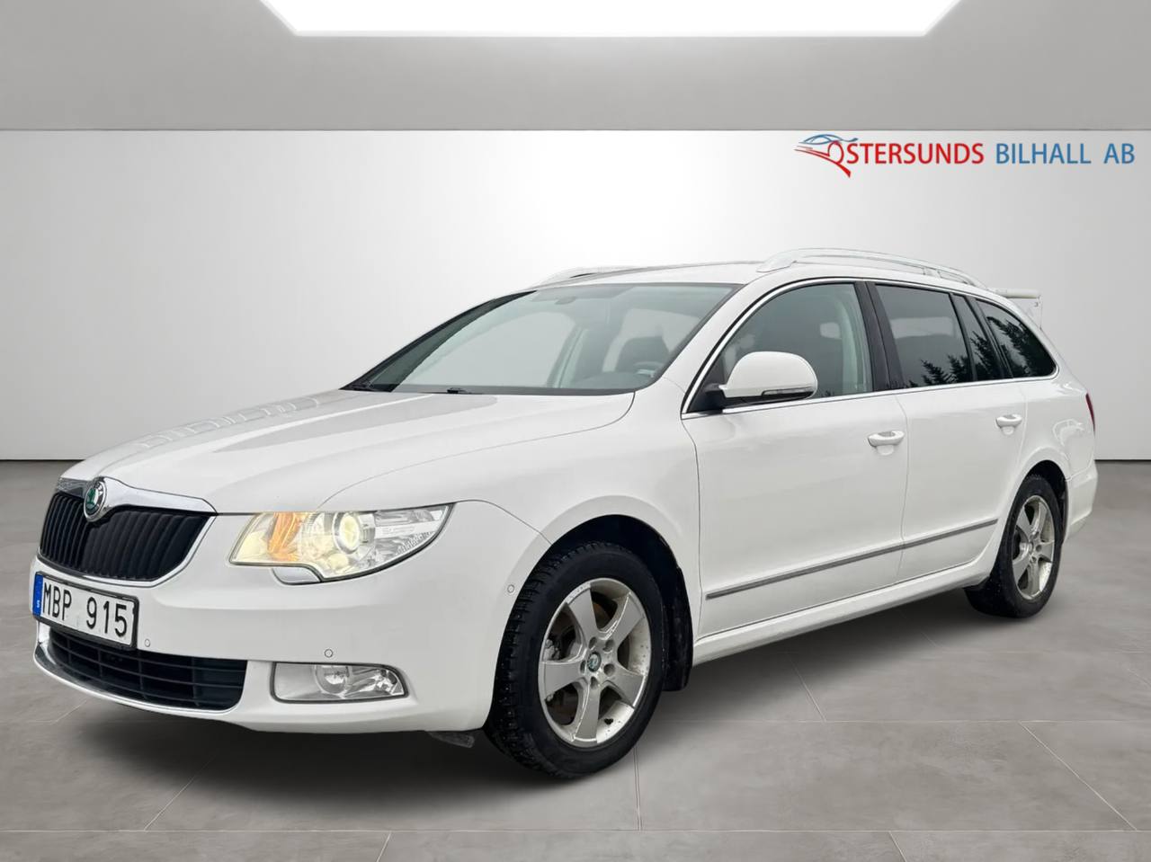 Skoda Superb Kombi 2.0 TDI 4x4 Elegance D-värm Navi Drag