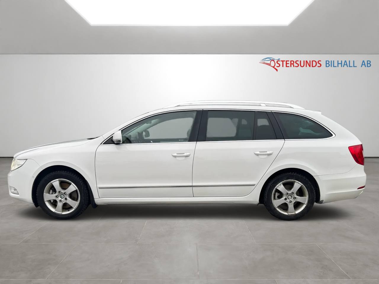 Skoda Superb Kombi 2.0 TDI 4x4 Elegance D-värm Navi Drag
