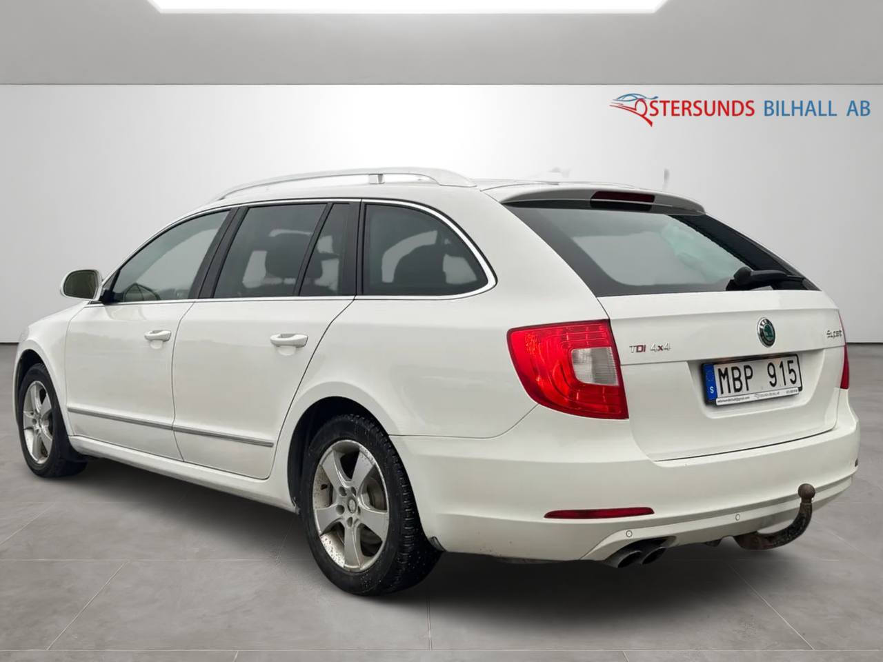Skoda Superb Kombi 2.0 TDI 4x4 Elegance D-värm Navi Drag