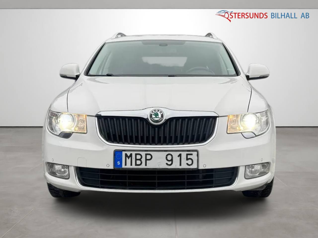 Skoda Superb Kombi 2.0 TDI 4x4 Elegance D-värm Navi Drag