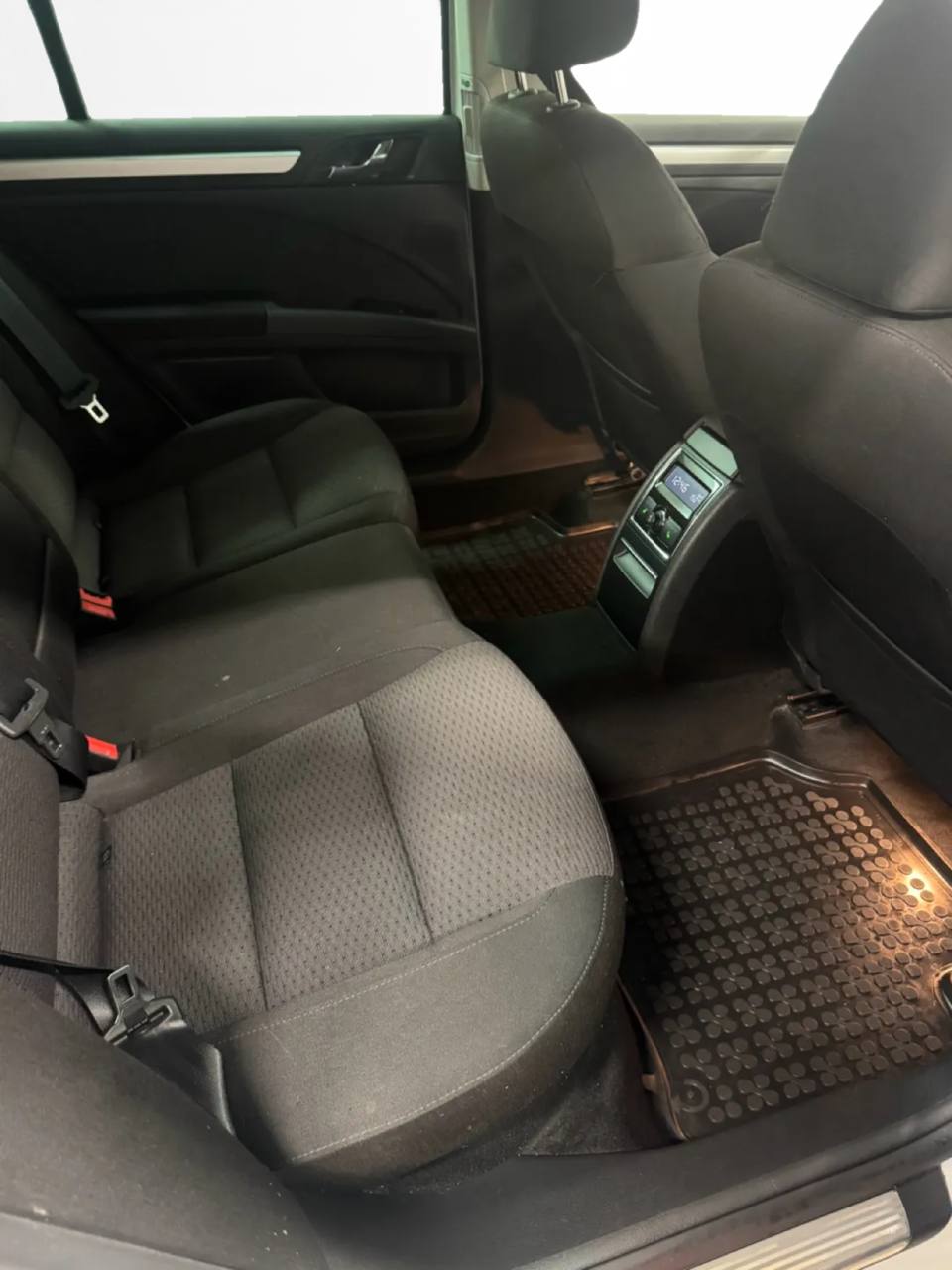 Skoda Superb Kombi 2.0 TDI 4x4 Elegance D-värm Navi Drag