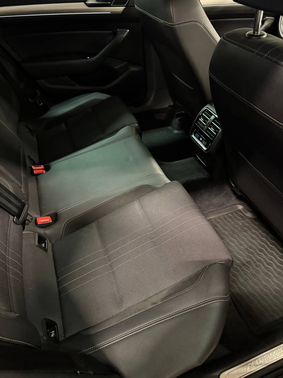 Volkswagen Passat Alltrack 2.0 TDI DPF SCR BMT 4Motion D-värm Drag