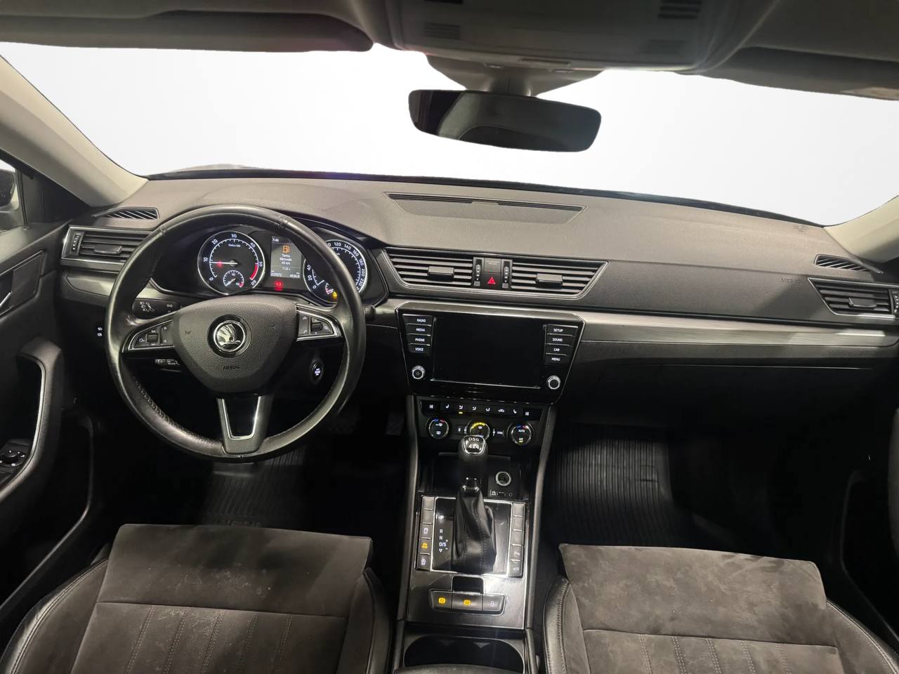 Skoda Superb Kombi 2.0 TDI 4x4 SCR Businessline, D-Värm 2 Brukare