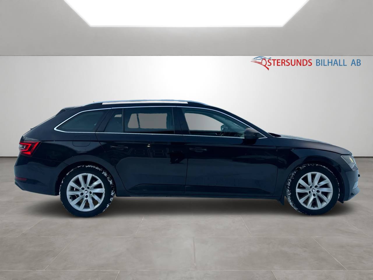 Skoda Superb Kombi 2.0 TDI 4x4 SCR Businessline, D-Värm 2 Brukare