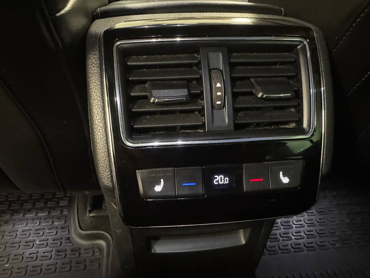 Skoda Superb Kombi 2.0 TDI 4x4 SCR Businessline, D-Värm 2 Brukare