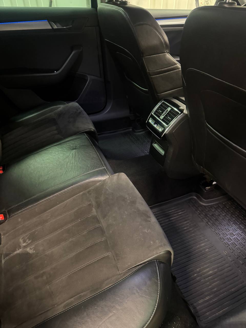 Skoda Superb Kombi 2.0 TDI 4x4 SCR Businessline, D-Värm 2 Brukare