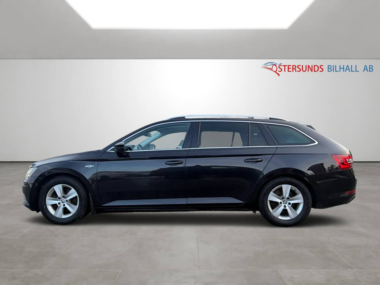 Skoda Superb Kombi 2.0 TDI 4x4 SCR L&K Pano D-Värm Ny Kamrem