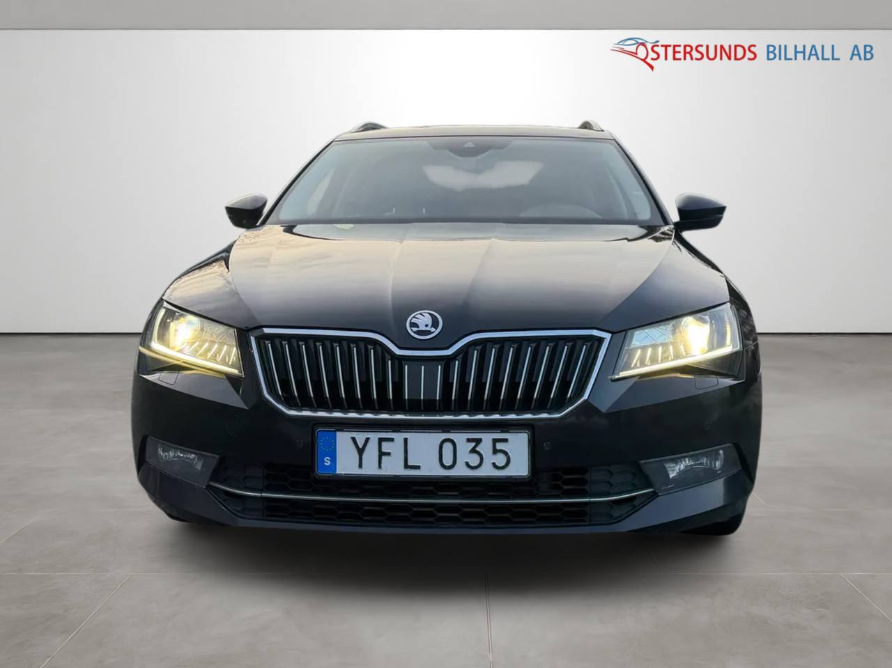 Skoda Superb Kombi 2.0 TDI 4x4 SCR L&K Pano D-Värm Ny Kamrem