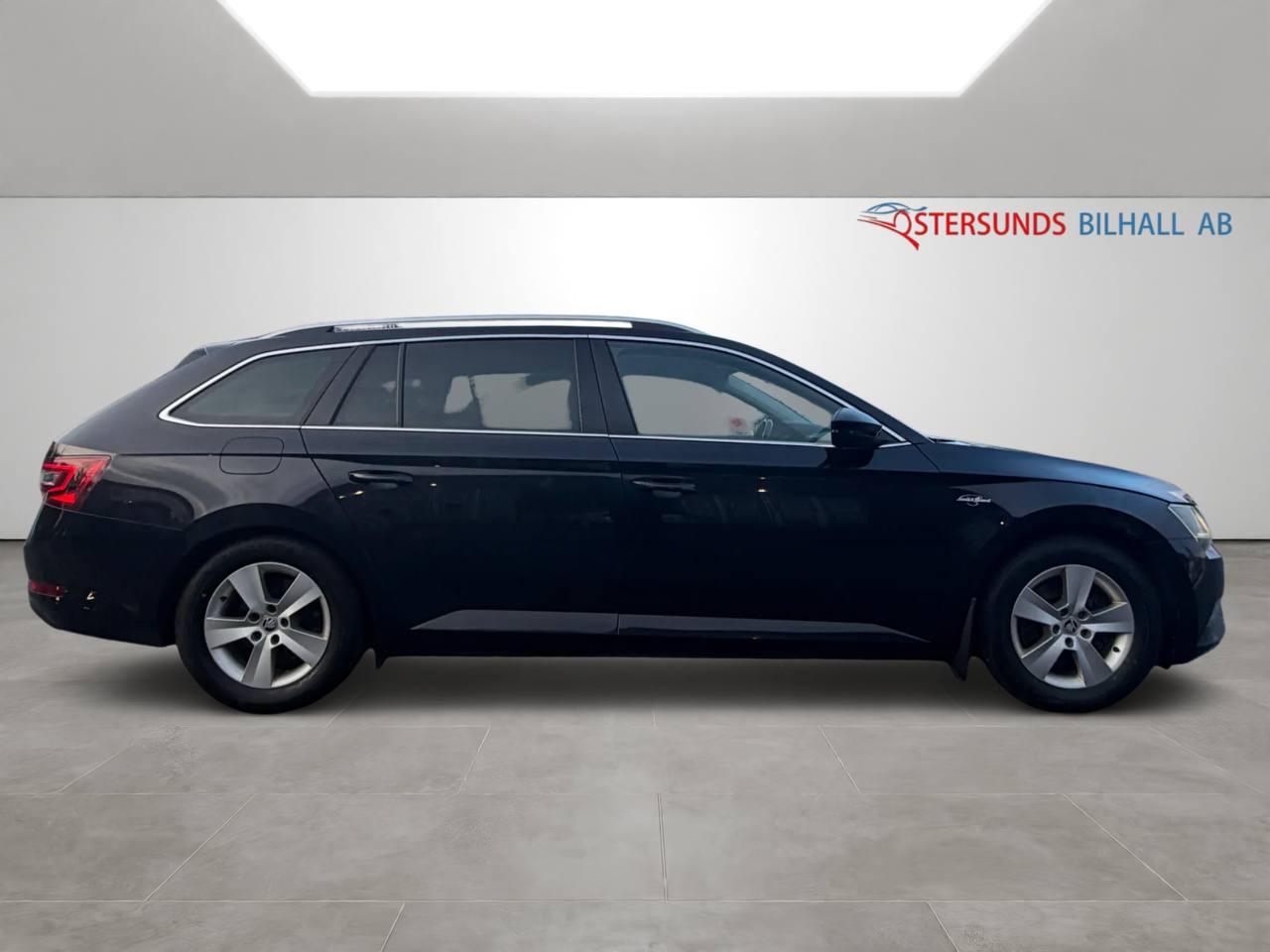 Skoda Superb Kombi 2.0 TDI 4x4 SCR L&K Pano D-Värm Ny Kamrem