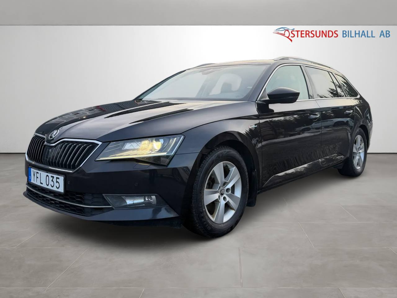 Skoda Superb Kombi 2.0 TDI 4x4 SCR L&K Pano D-Värm Ny Kamrem