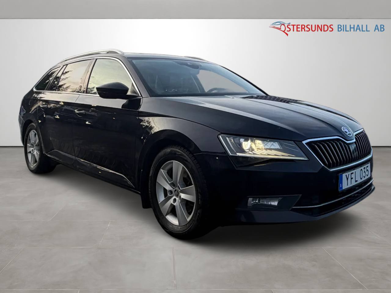 Skoda Superb Kombi 2.0 TDI 4x4 SCR L&K Pano D-Värm Ny Kamrem