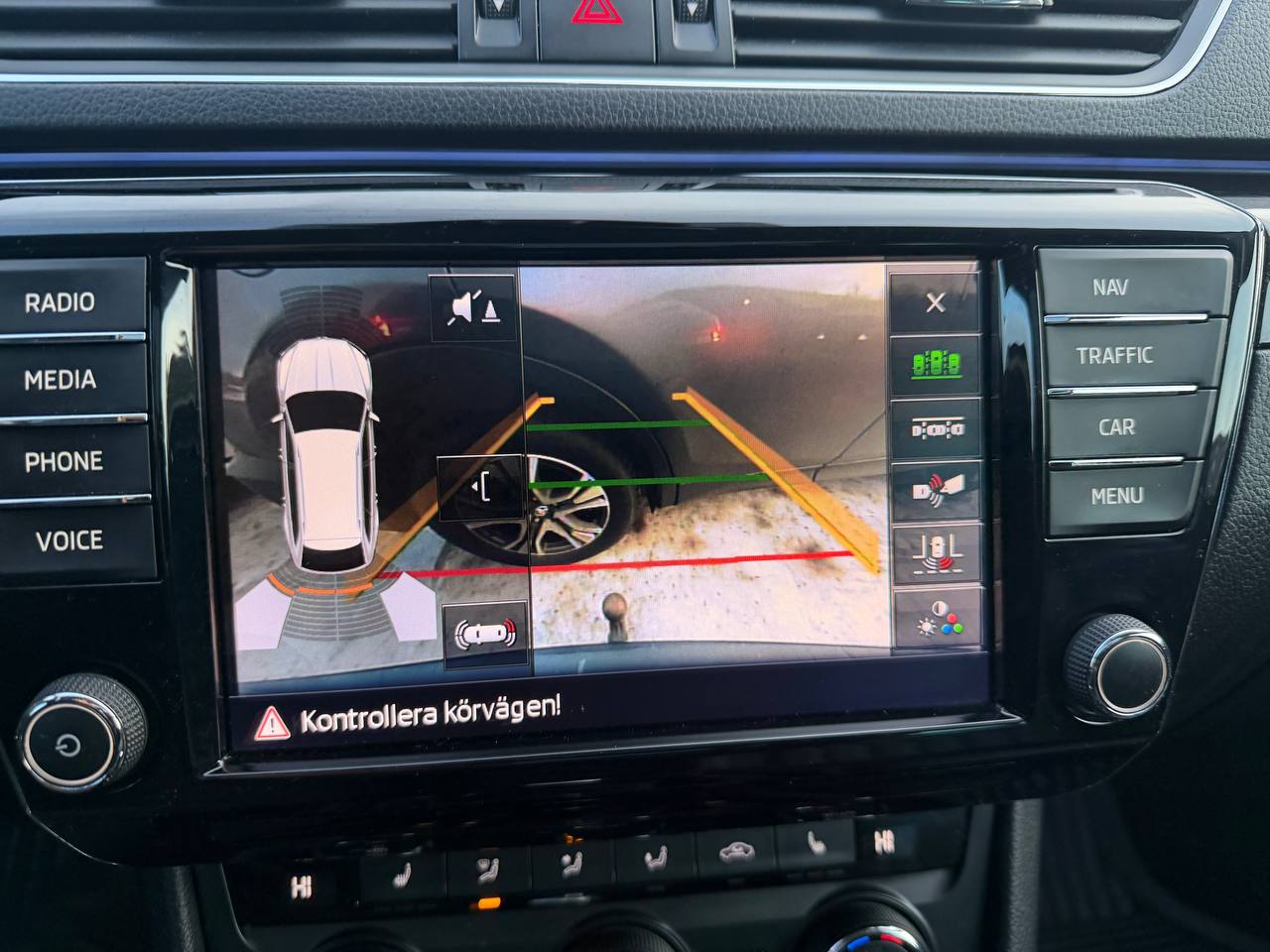 Skoda Superb Kombi 2.0 TDI 4x4 SCR L&K Pano D-Värm Ny Kamrem