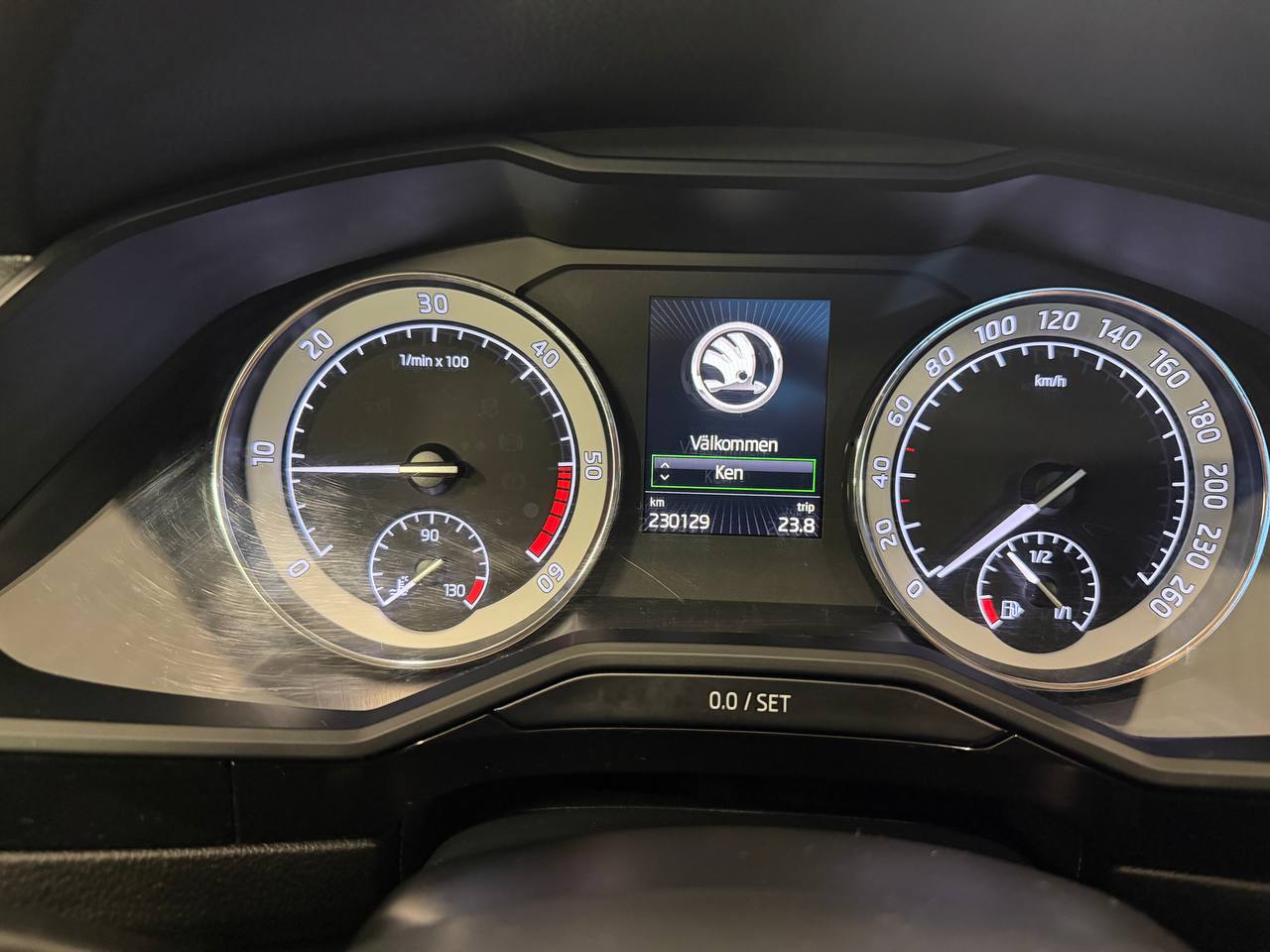 Skoda Superb Kombi 2.0 TDI 4x4 SCR L&K Pano D-Värm Ny Kamrem