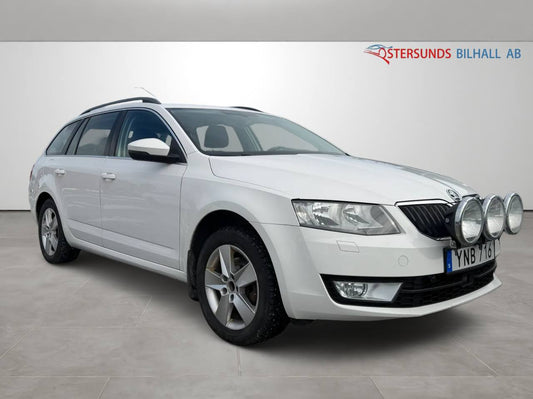 Skoda Octavia Kombi 1.6 TDI 4x4 Ambition D-Värm Drag Ny Kamrem