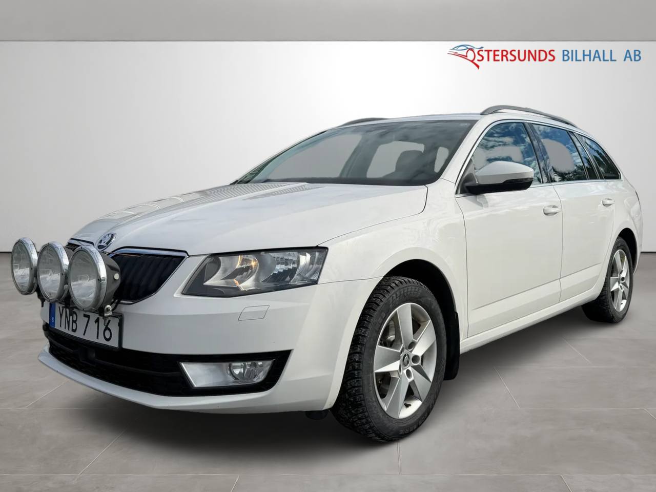 Skoda Octavia Kombi 1.6 TDI 4x4 Ambition D-Värm Drag Ny Kamrem