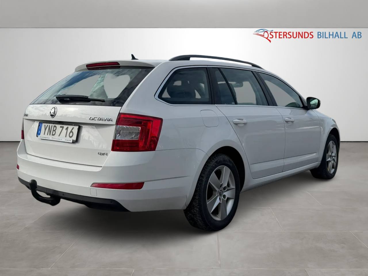 Skoda Octavia Kombi 1.6 TDI 4x4 Ambition D-Värm Drag Ny Kamrem