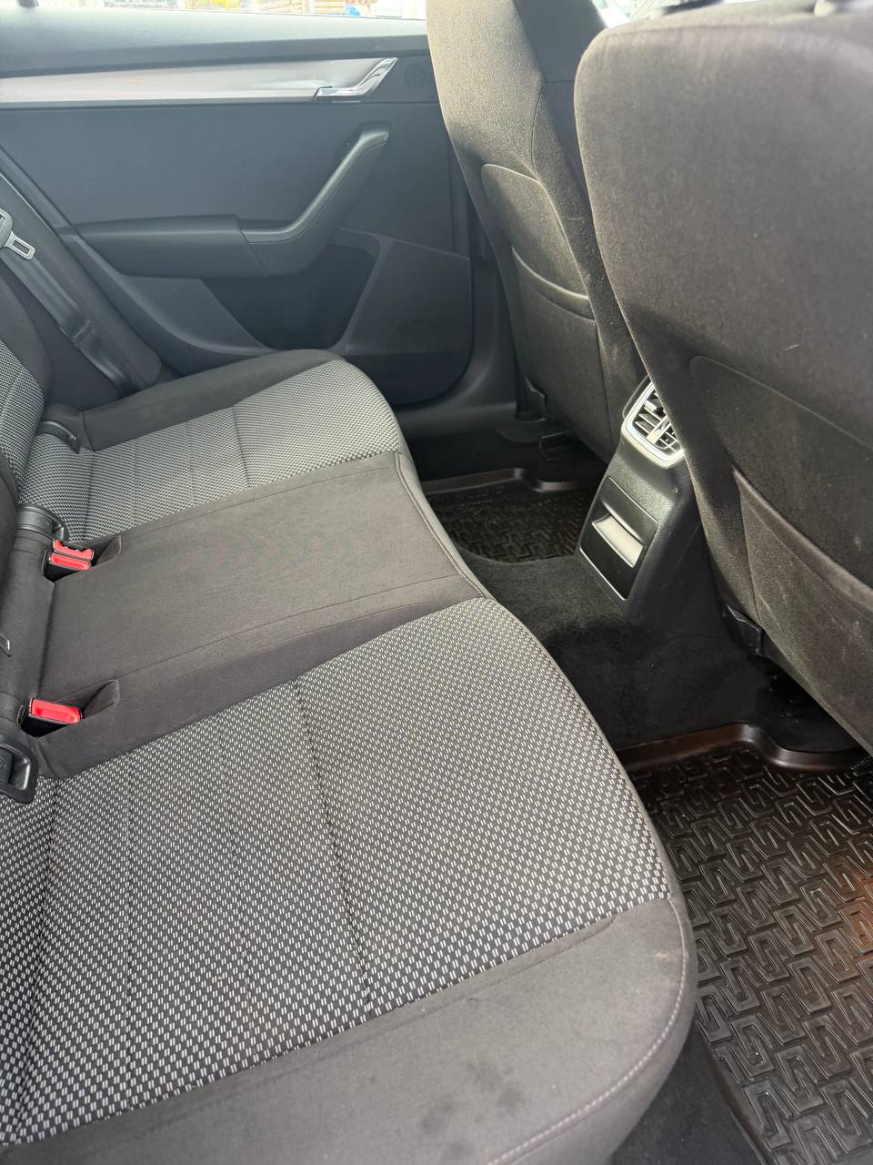 Skoda Octavia Kombi 1.6 TDI 4x4 Ambition D-Värm Drag Ny Kamrem