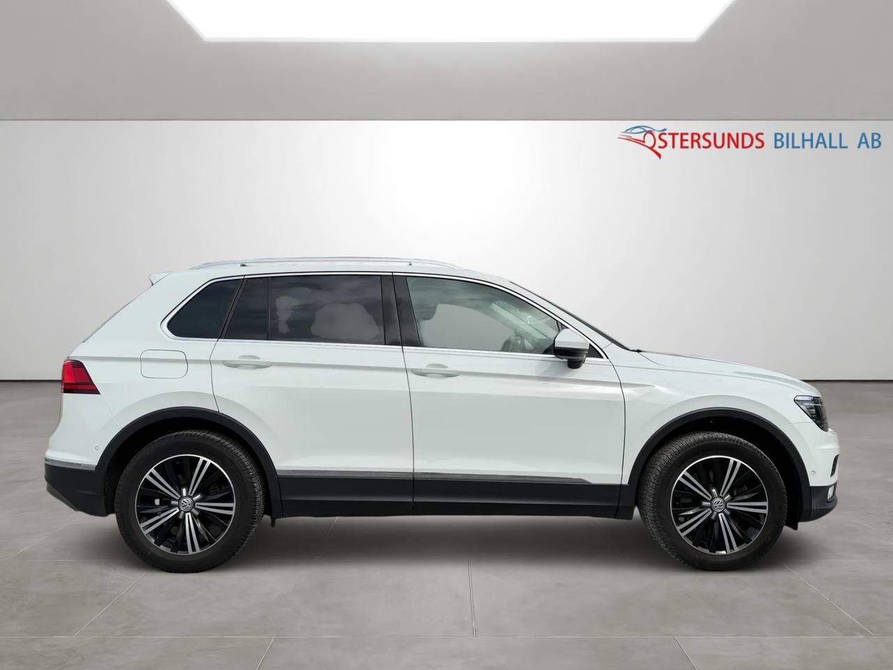 Volkswagen Tiguan 2.0 TDI 4M GT Cockpit Ny Kamrem Drag 2 Brukare D-värm