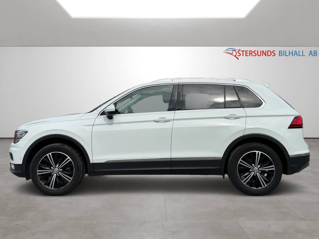Volkswagen Tiguan 2.0 TDI 4M GT Cockpit Ny Kamrem Drag 2 Brukare D-värm