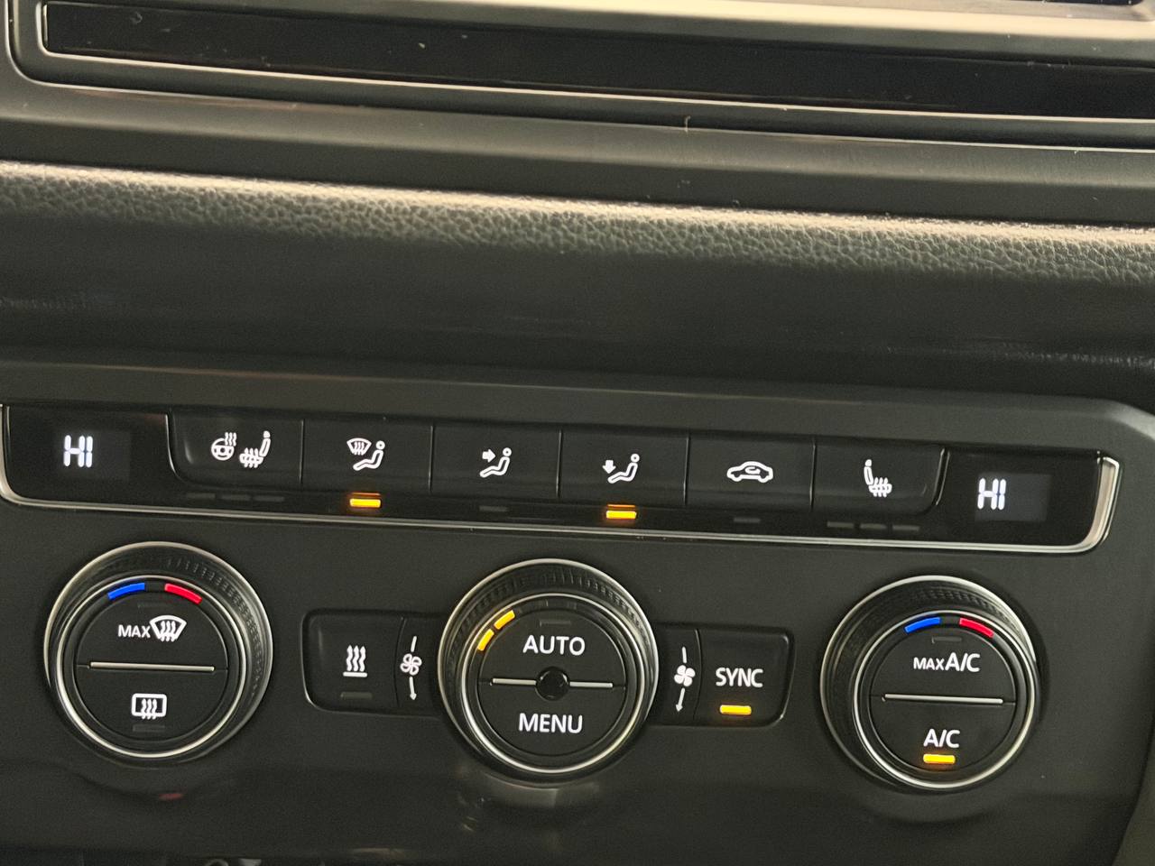 Volkswagen Tiguan 2.0 TDI 4M GT Cockpit Ny Kamrem Drag 2 Brukare D-värm