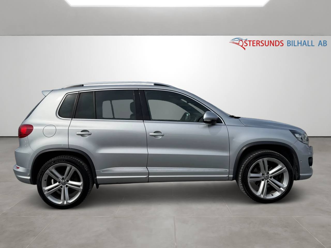 Volkswagen Tiguan 2.0 TDI DPF 4Motion Pano D-Värm R-Line