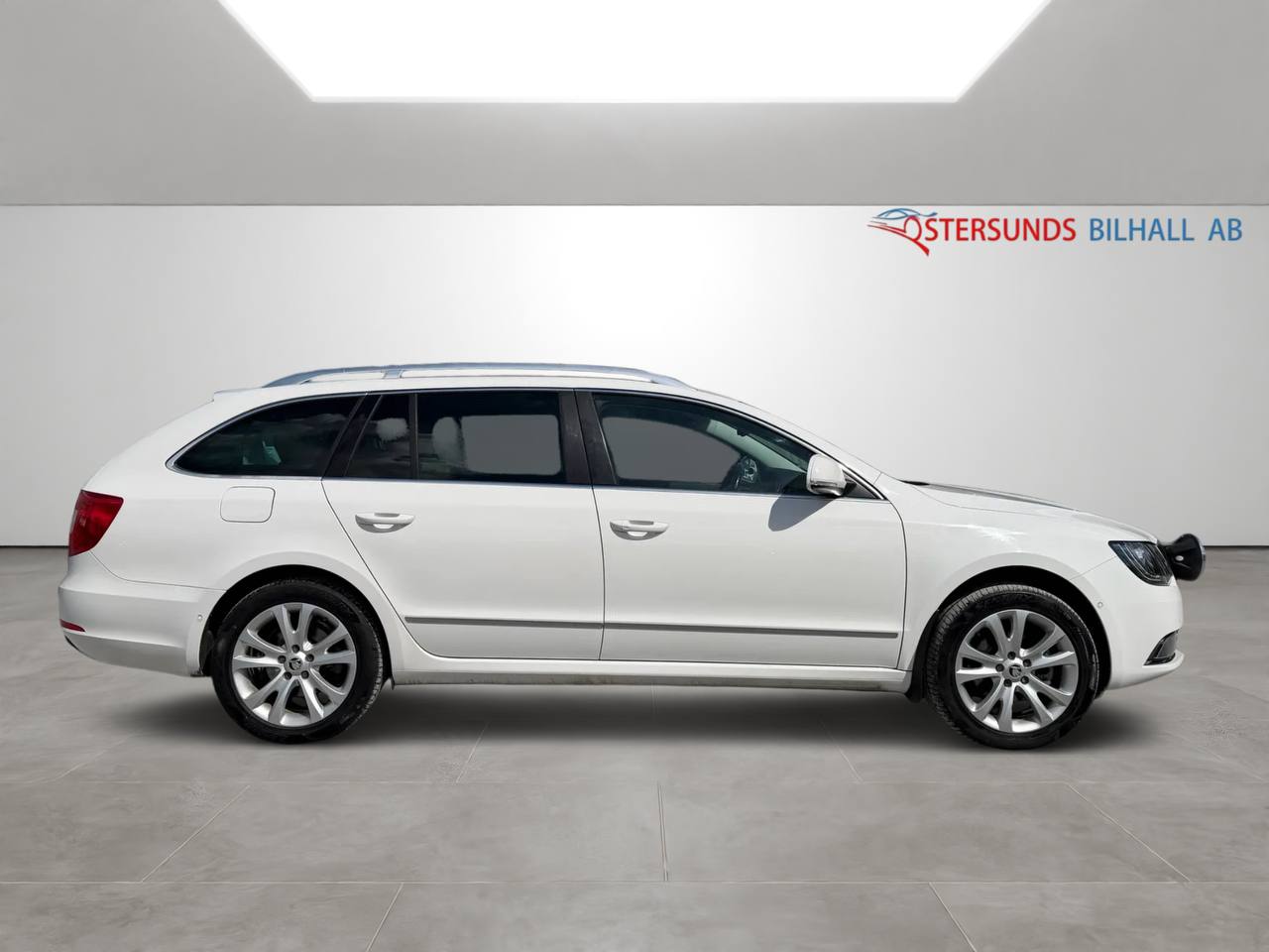 Skoda Superb Kombi 2.0 TDI 4x4 Elegance D-värmare M-värmare Drag