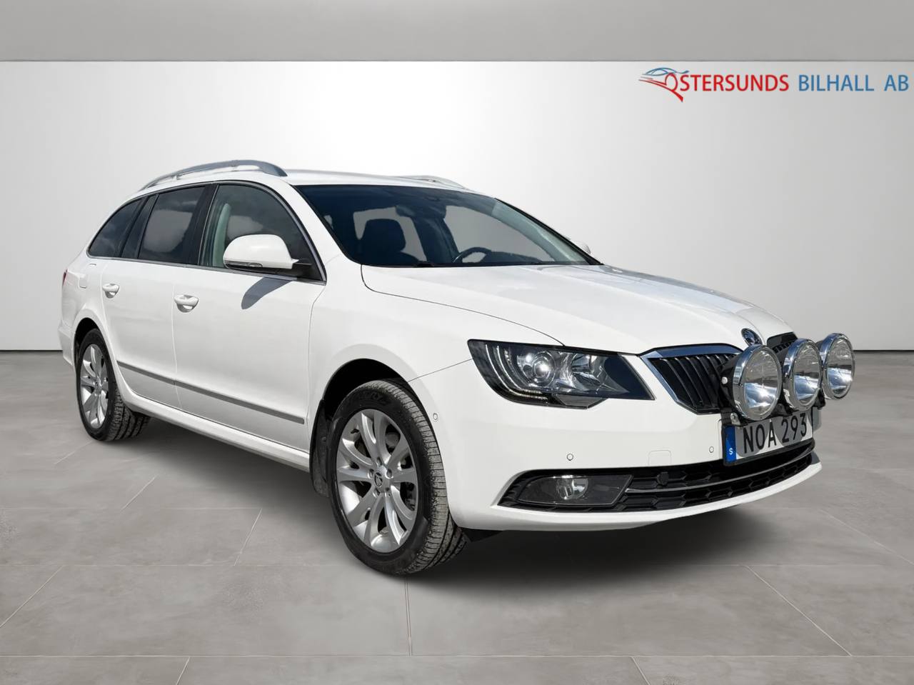 Skoda Superb Kombi 2.0 TDI 4x4 Elegance D-värmare M-värmare Drag