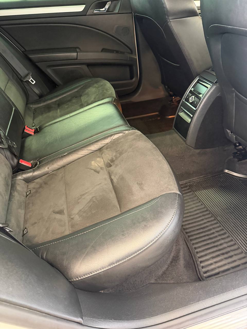 Skoda Superb Kombi 2.0 TDI 4x4 Elegance D-värmare M-värmare Drag