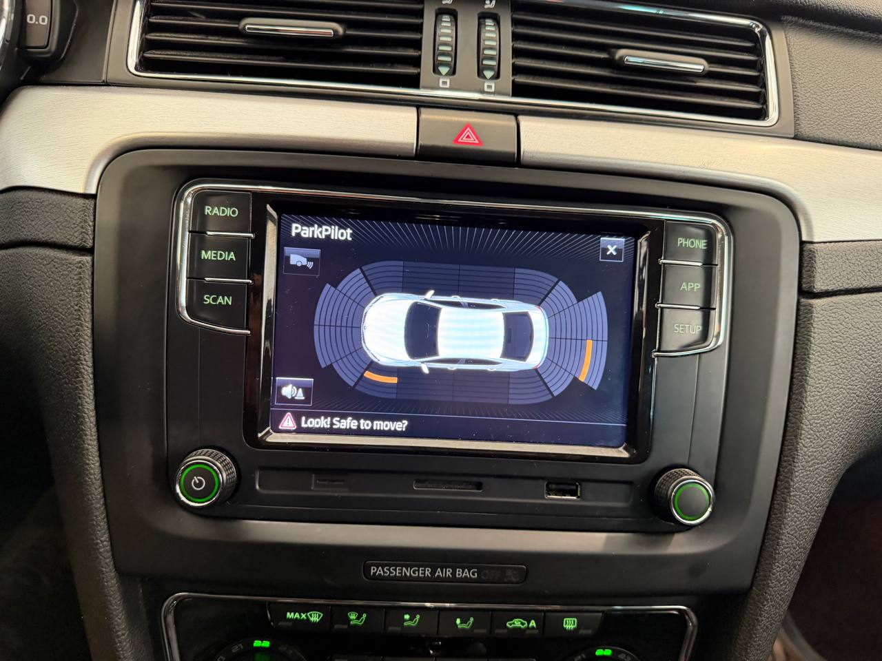 Skoda Superb Kombi 2.0 TDI 4x4 Elegance D-värmare M-värmare Drag