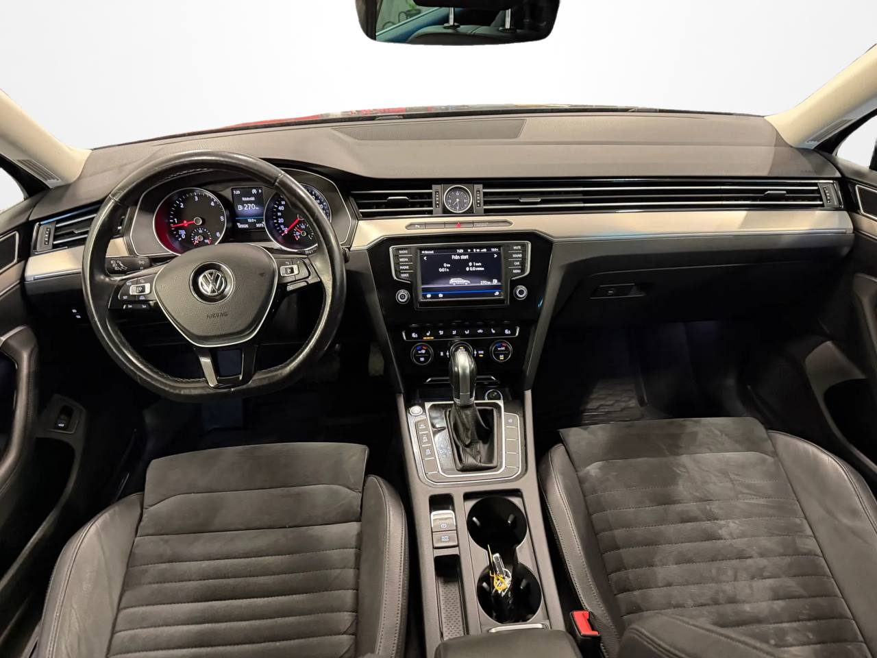 Volkswagen Passat 2.0 TDI 4M GT D-värm R-Line Ny kamrem 1 Brukare