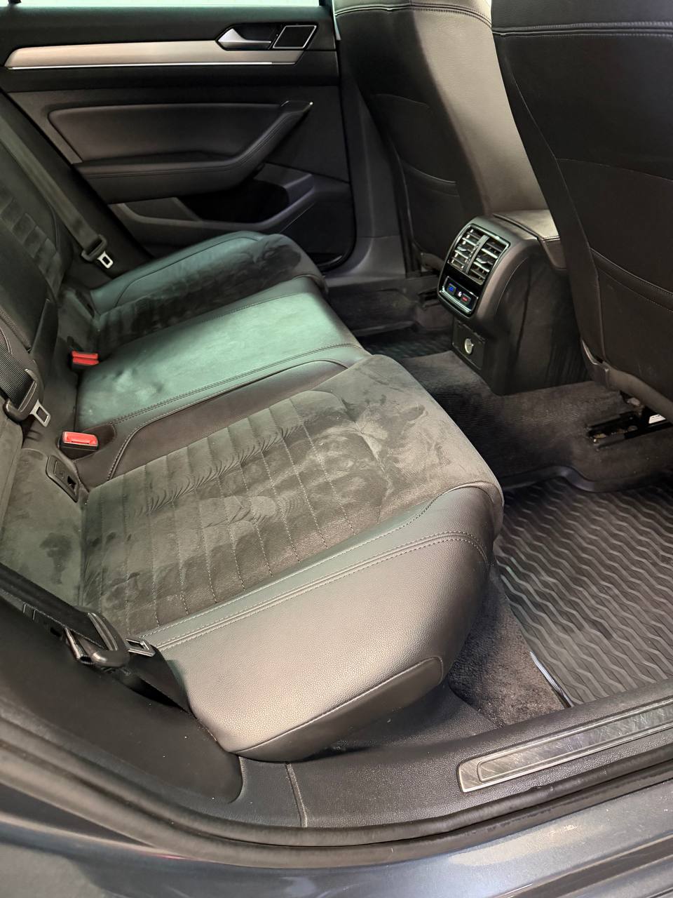 Volkswagen Passat 2.0 TDI 4M GT D-värm R-Line Ny kamrem 1 Brukare