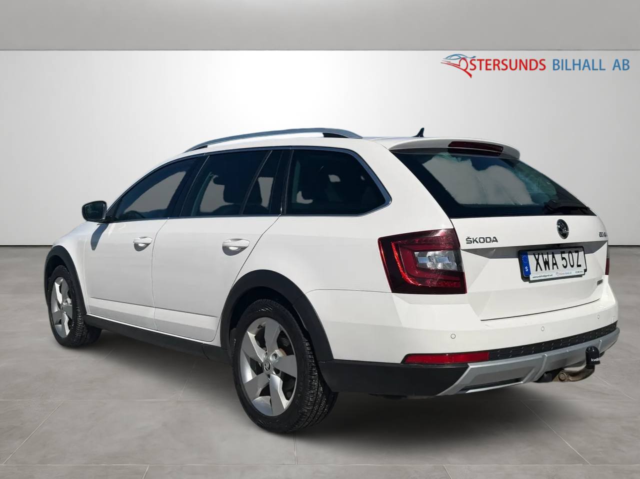 Skoda Octavia Scout 2.0 TDI SCR 4x4 Premium Moms D-värm M-värm Ny kamrem