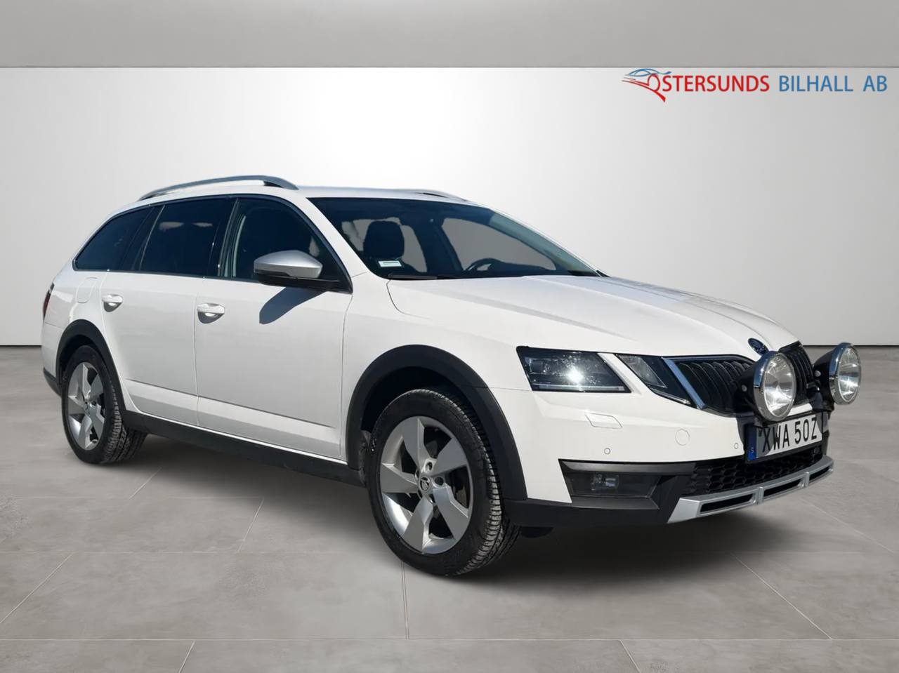 Skoda Octavia Scout 2.0 TDI SCR 4x4 Premium Moms D-värm M-värm Ny kamrem