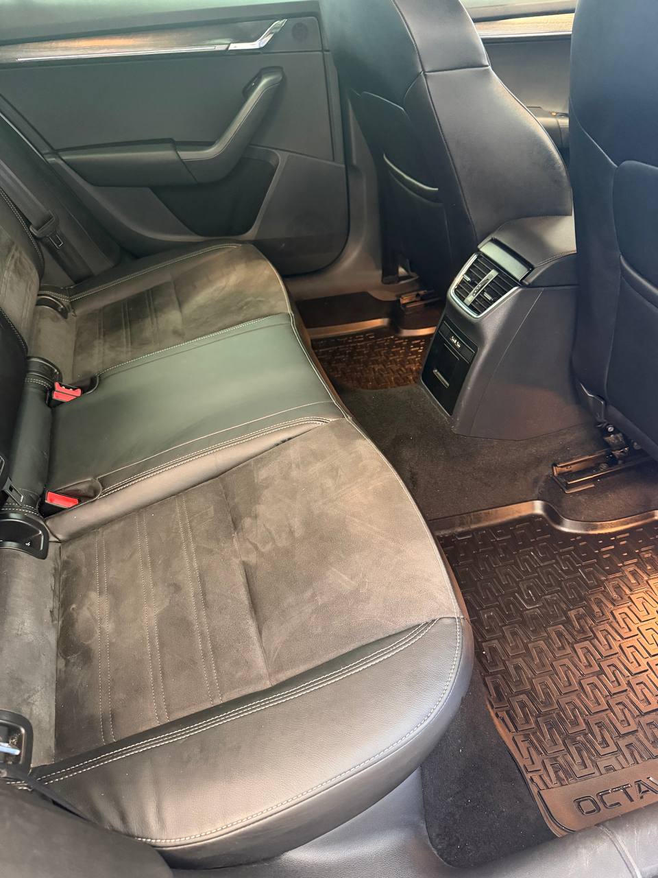 Skoda Octavia Scout 2.0 TDI SCR 4x4 Premium Moms D-värm M-värm Ny kamrem